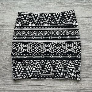 H&M Black and White Aztec Print Pencil Skirt Size S